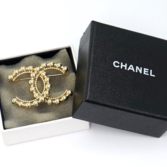 CHANEL CC Logos Vintage Brooch Gold Tone L22C Pin Auth w/Box n1149 - Picture 9 of 15